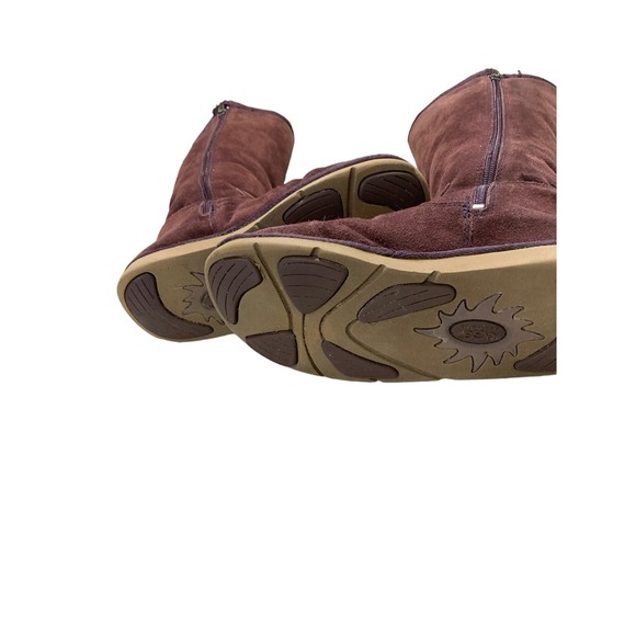 Classic tall Ugg boots in plum wine suede, size 8 - Picture 5 of 5